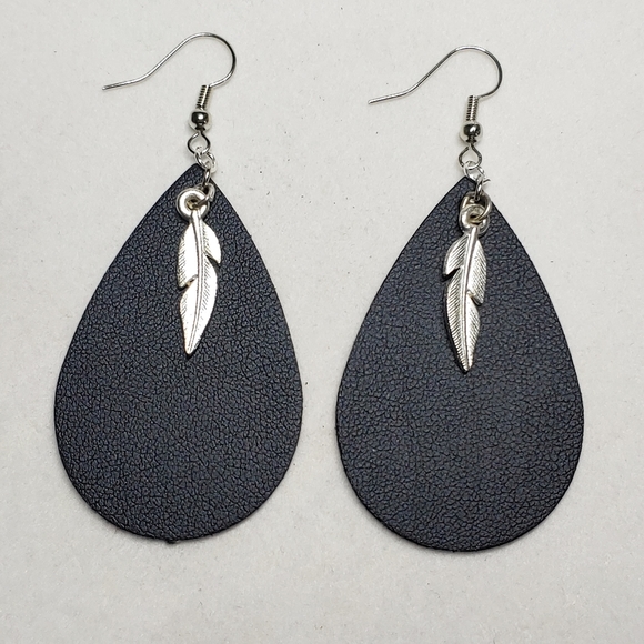 Hand Crafted Jewelry - Earrings Teardrop Black Leather w/ Silver Feathers